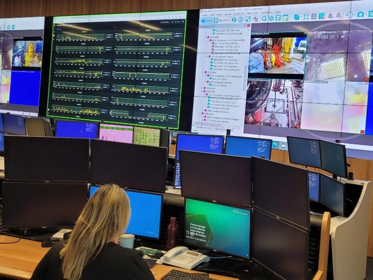 In Macaé, Petrobras' Geological Center for Remote Operation and Automation carries out studies of rocks at the bottom of the sea