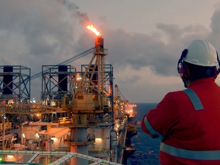 Oil and gas exploration in the pre-salt layer and transmission line concessions could generate nearly BRL 5 billion in private investments