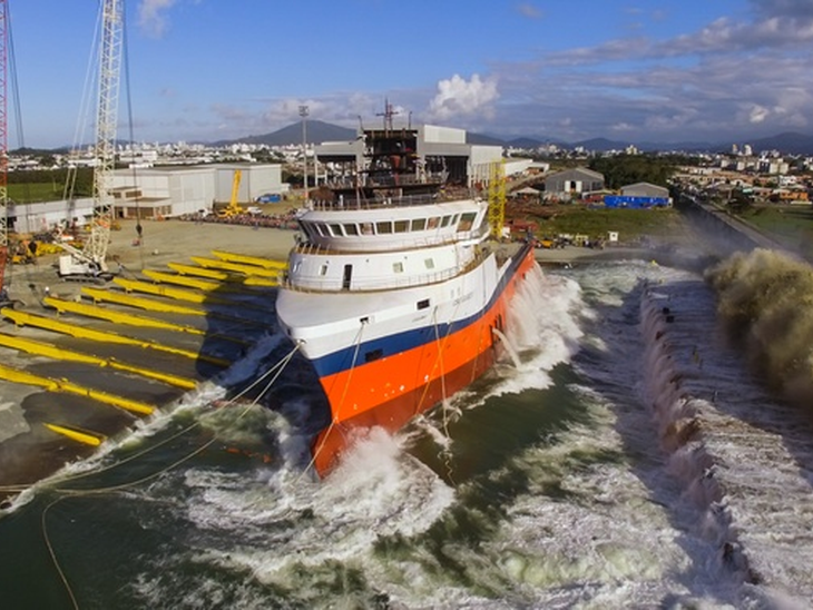 AHTS CBO Iguaçu is launched in Santa Catarina at Oceana Estaleiro