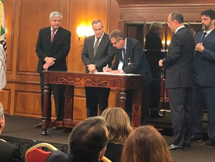 First contracts of the 15th Round of Bids are signed during an event in Rio