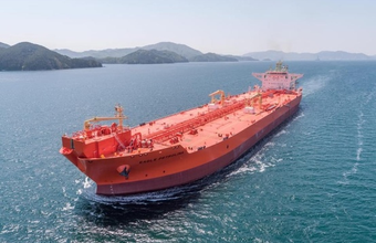 Petrobras receives ship to drain oil from platforms