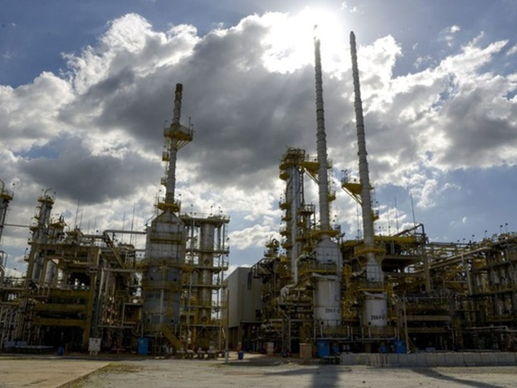 Petrobras on refineries sale