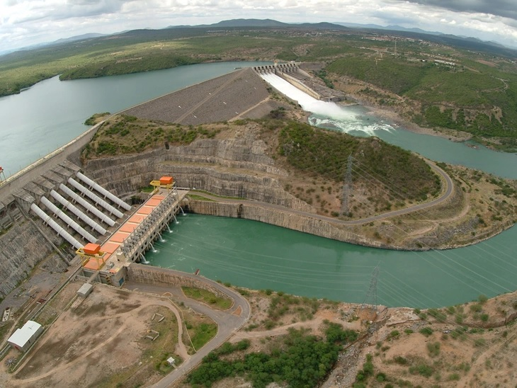 Hydroelectric reservoirs improve and energy generation costs decrease