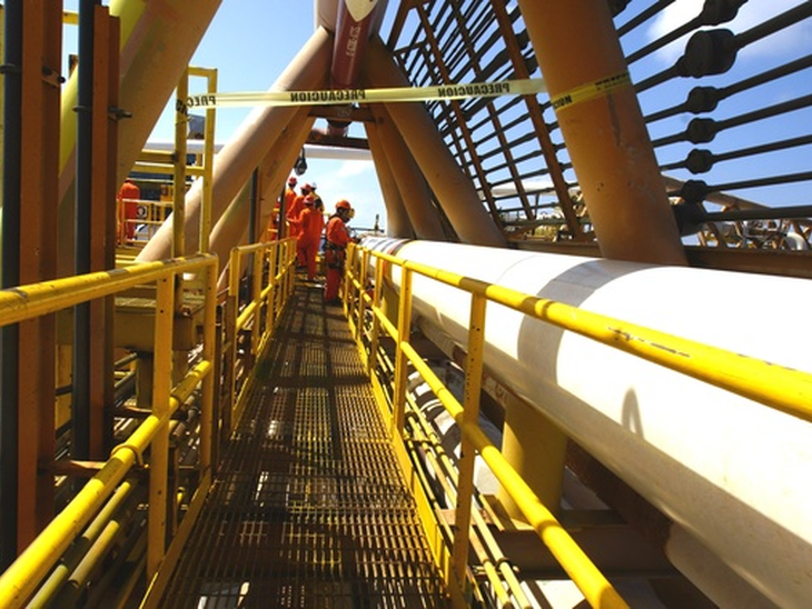 Saudis and Russians bridge differences, but Mexico threatens oil deal