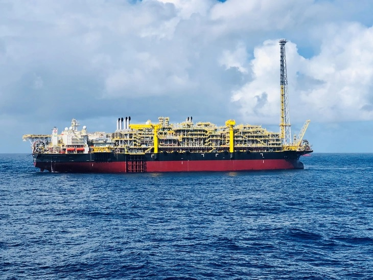 First oil charge of the FPSO Carioca with 44,650 m³ is destined for refineries in São Paulo