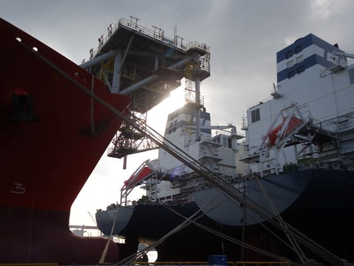 Hoegh LNG Secures USD 400 Mln Loan for Two FSRUs