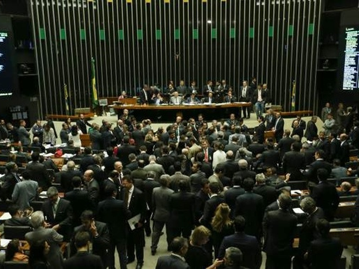 Brazil Congress approves bill changing 2016 fiscal target