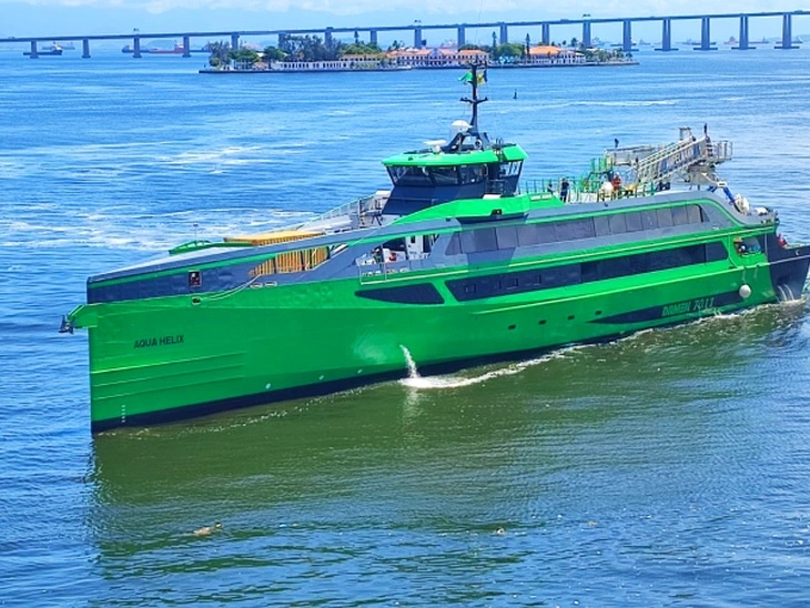 Offshore: modern vessel for crew transfer docks for the 1st time in the Port of Rio de Janeiro