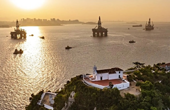 Port of Rio de Janeiro received three platforms over the weekend.