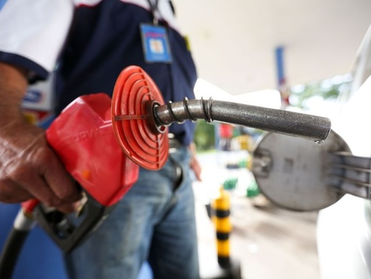 Gasoline increases tomorrow by 1.68% and is a record in the price