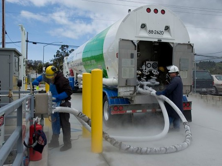 Clean Energy Opens First LNG Station in Florida
