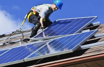 With 3.6 gigawatts installed, solar energy surpasses 300,000 systems on roofs and small plots