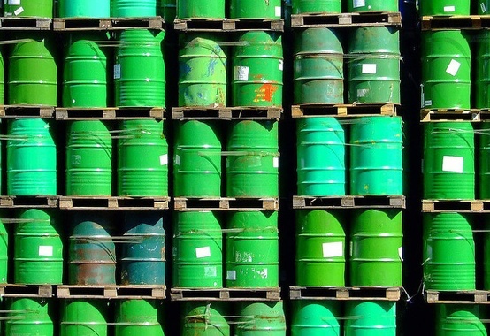 Weekly U.S. oil stocks fall by nearly 5 million barrels Weekly U.S. oil stocks fall by nearly 5 million barrels