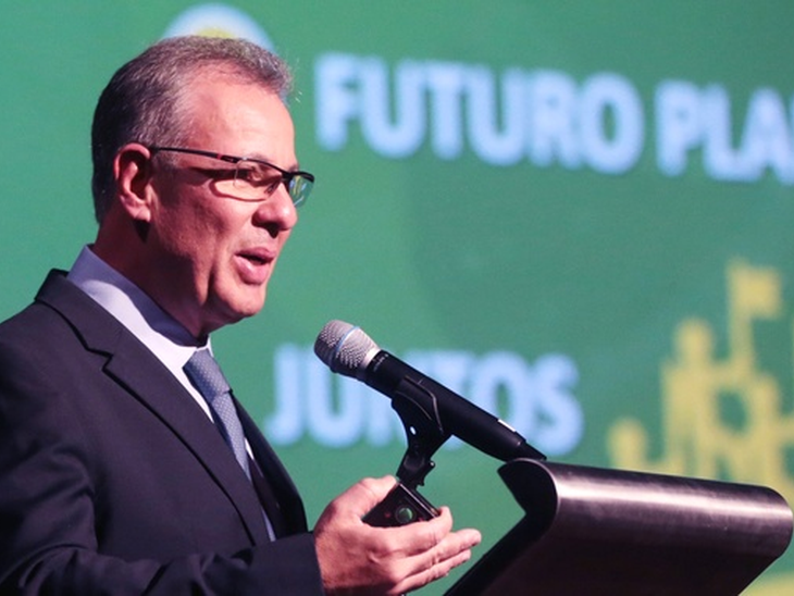 Minister Bento Albuquerque defends devolution of the oil and gas sector in the Chamber