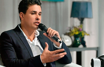 Gil Giardelli shows his vision of the future for the oil and gas industry.