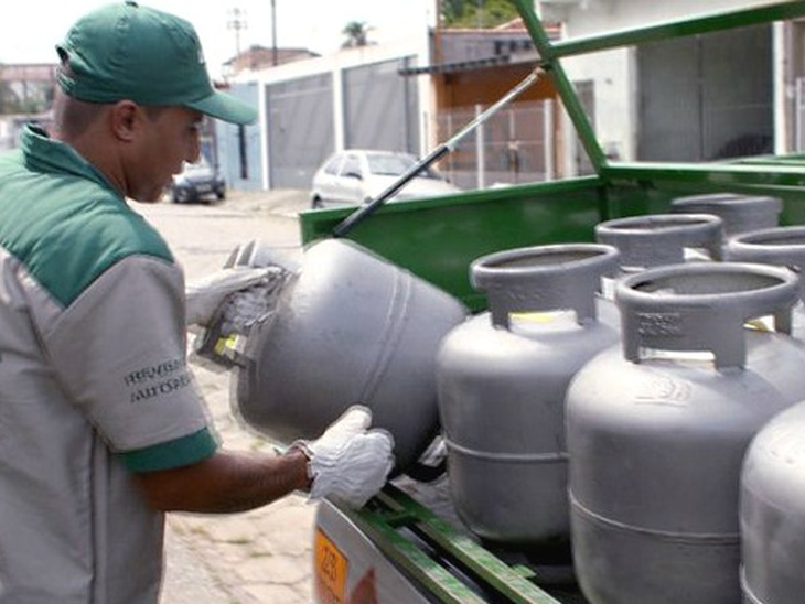 Approval of the signing of the contract for the sale of Liquigás