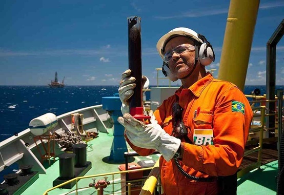 Petrobras reviews E&P portfolio and highlights pre-salt assets Petrobras reviews E&P portfolio and highlights pre-salt assets