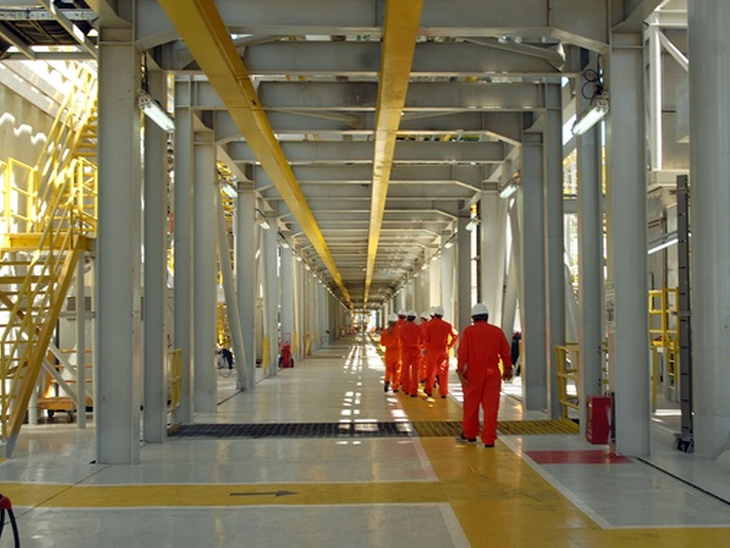 Competition and stability for oil and gas market