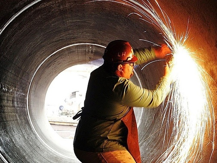 In October, industry revenues grew 1.3%, CNI reports