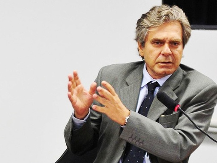 To attract a larger number of agents, nomination of E&P areas is discussed in audience