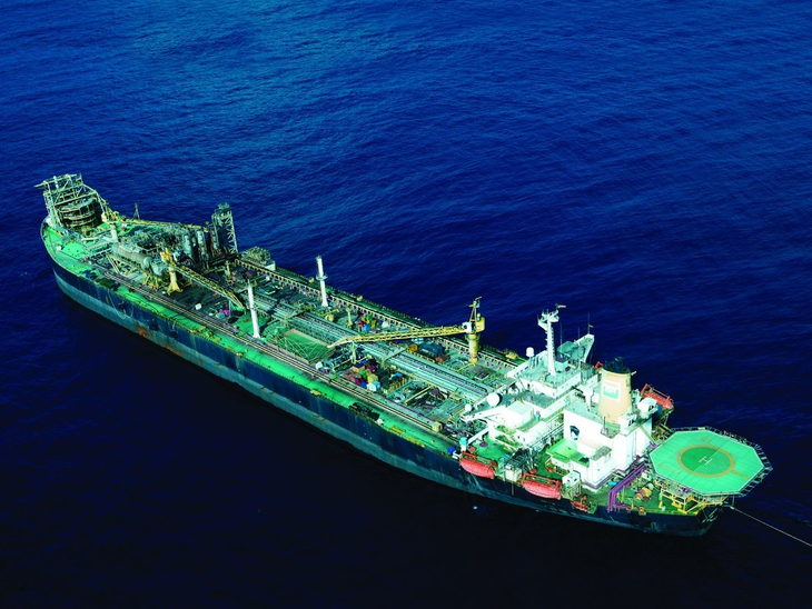 FPSO P-32 leaves Marlim Field, BC for decommissioning at Rio Grande Shipyard (RS)