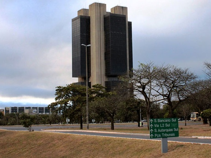 Central Bank keeps base interest rate at 14.25% per year, after seven increases