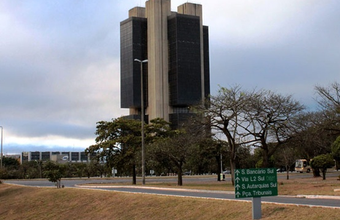 Central Bank keeps base interest rate at 14.25% per year, after seven increases